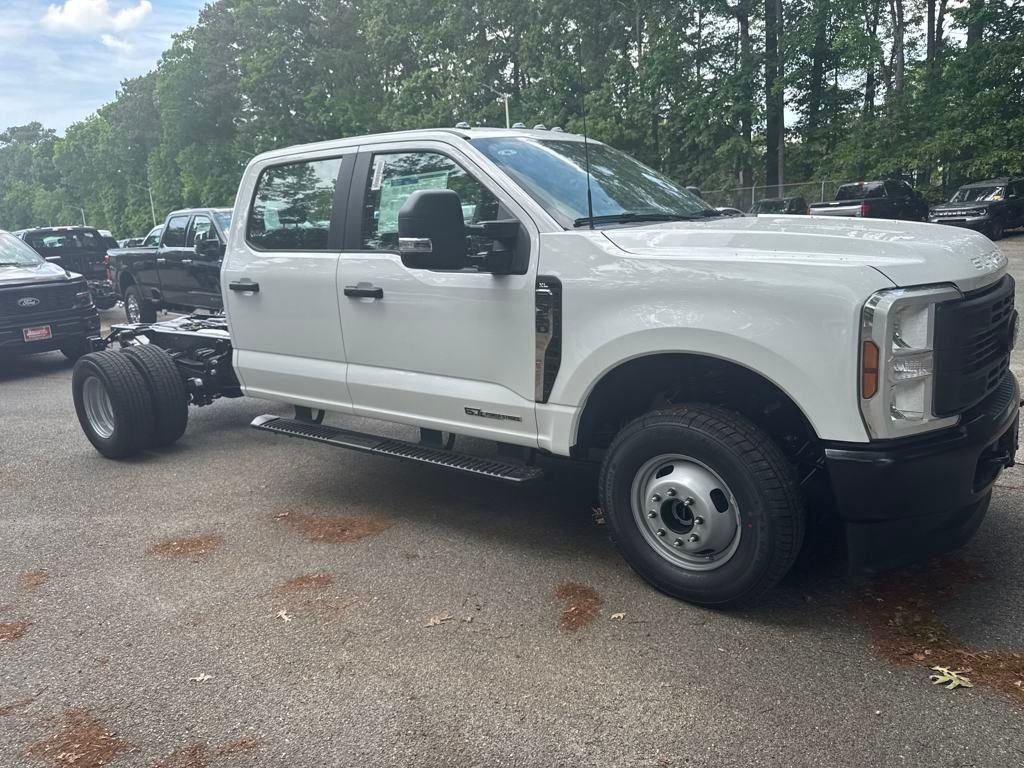 2025 Ford F-350 Super Duty Chassis Cab XL
