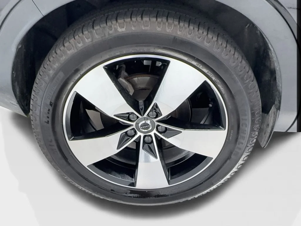 Used 2021 Black Volvo Momentum image 14