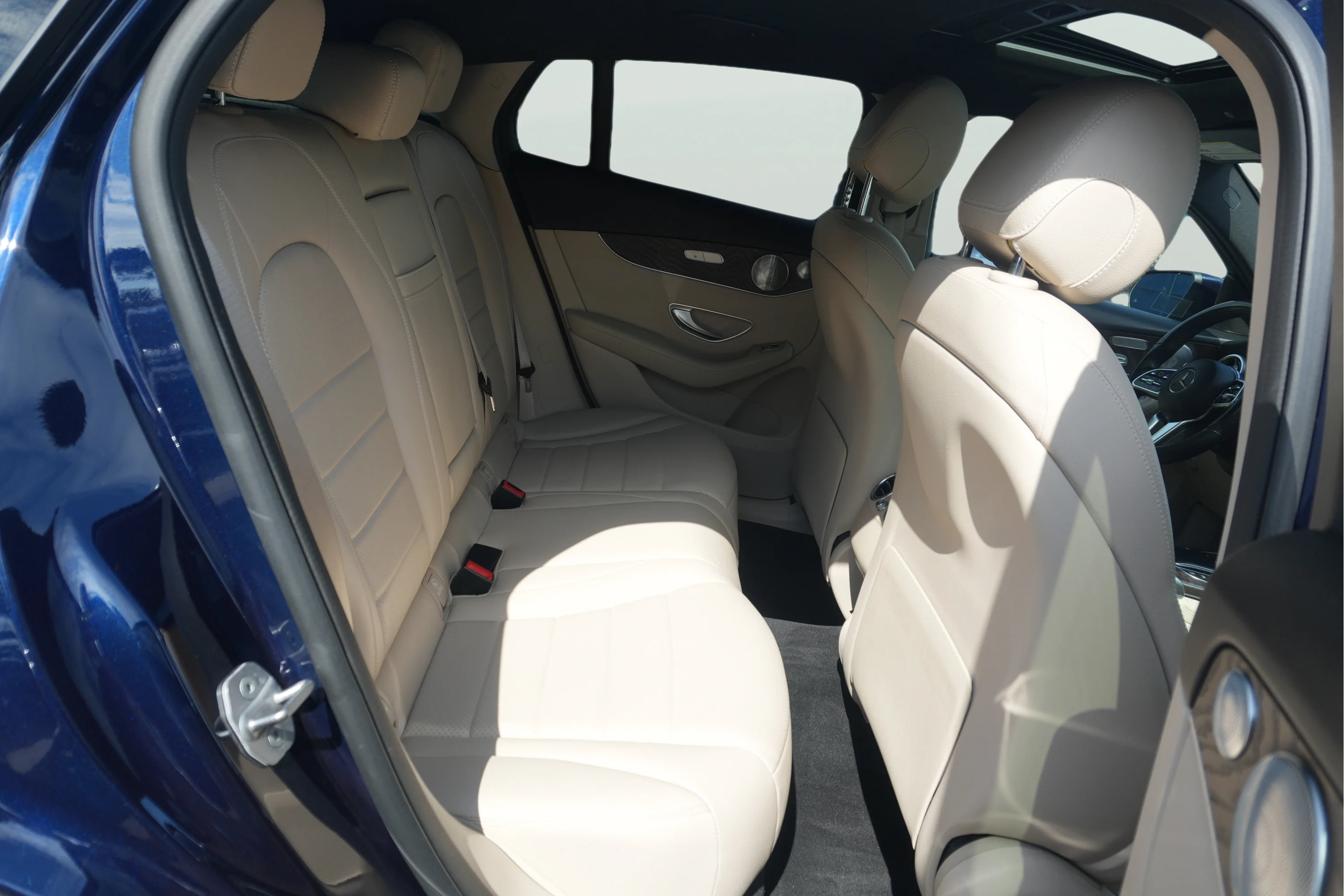 Used 2021 Lunar Blue Metallic Mercedes-Benz GLC 300 image 31