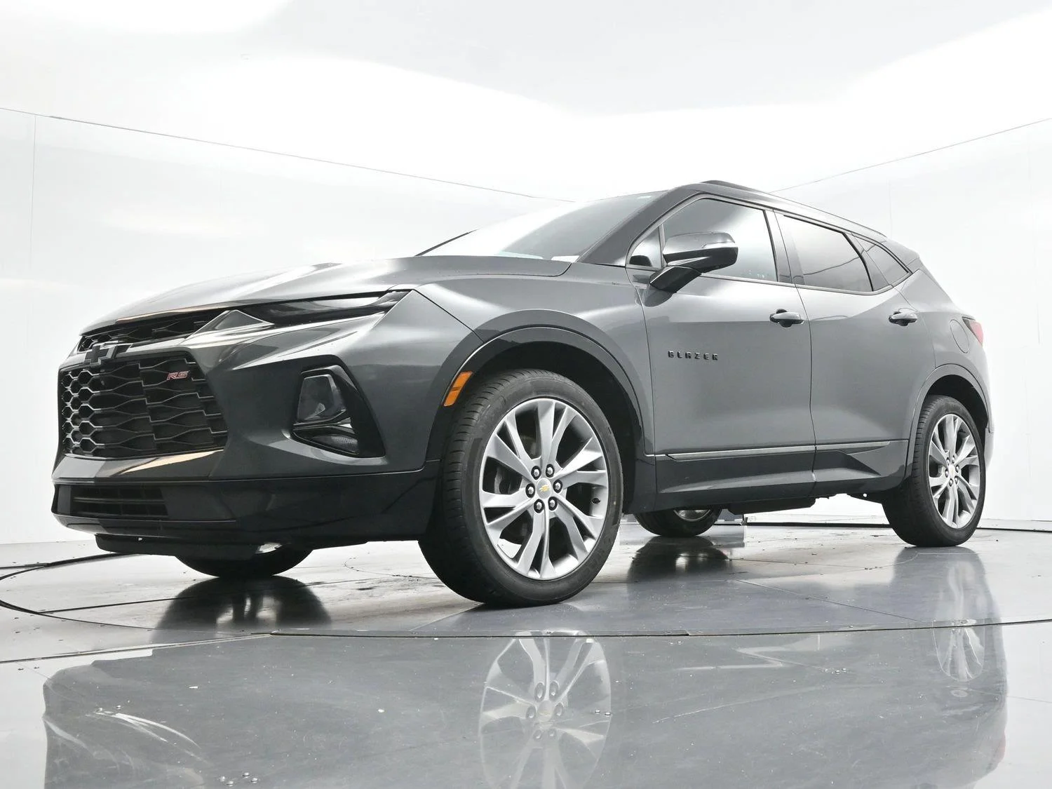 Used 2020 NIGHTFALL GRAY METALLIC Chevrolet RS image 44