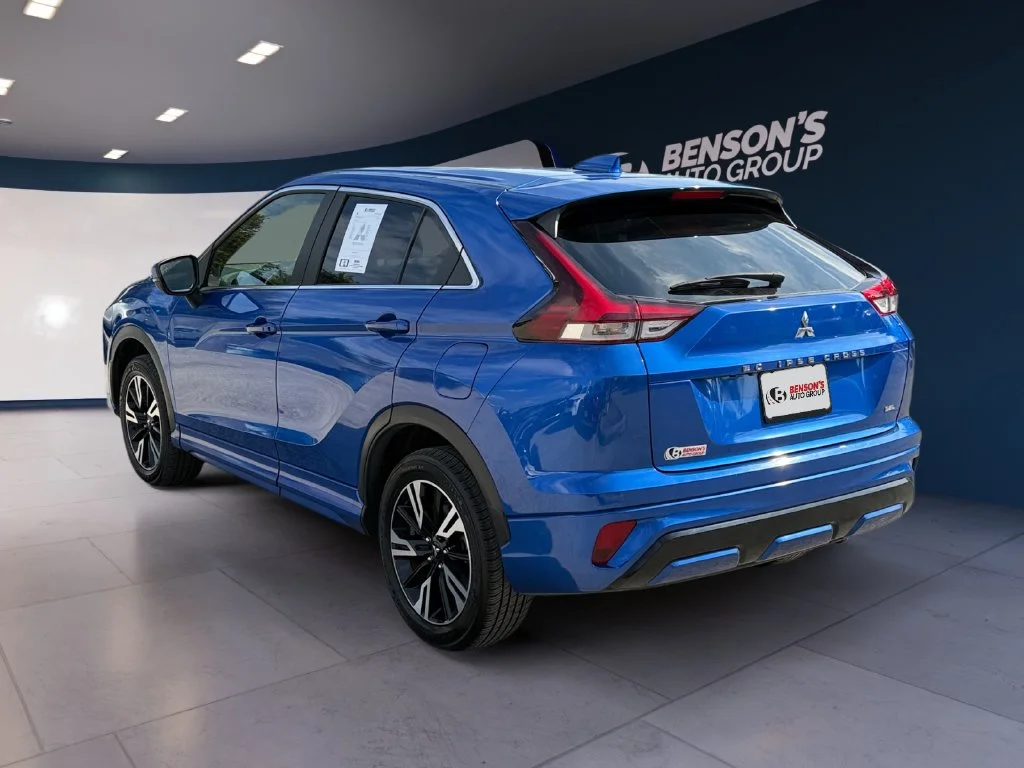 Used 2024  Mitsubishi SE image 3