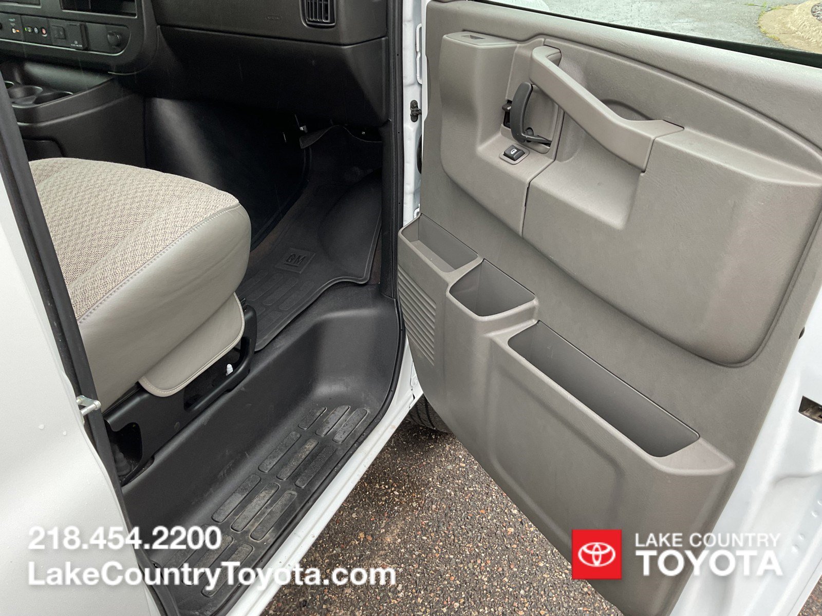 Used 2025 White Chevrolet LT image 18