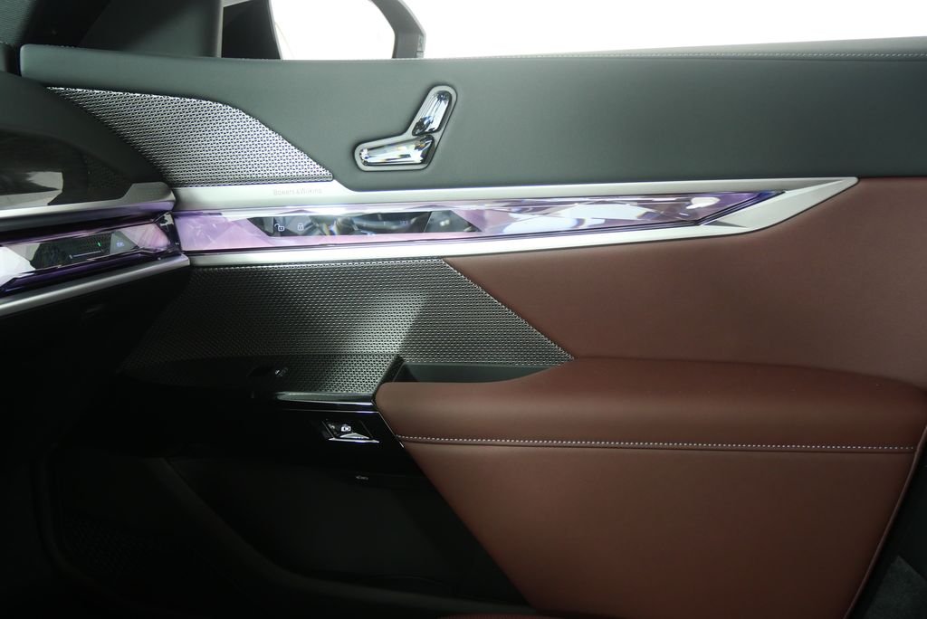 New 2026 Black Sapphire Metallic BMW 740i image 25