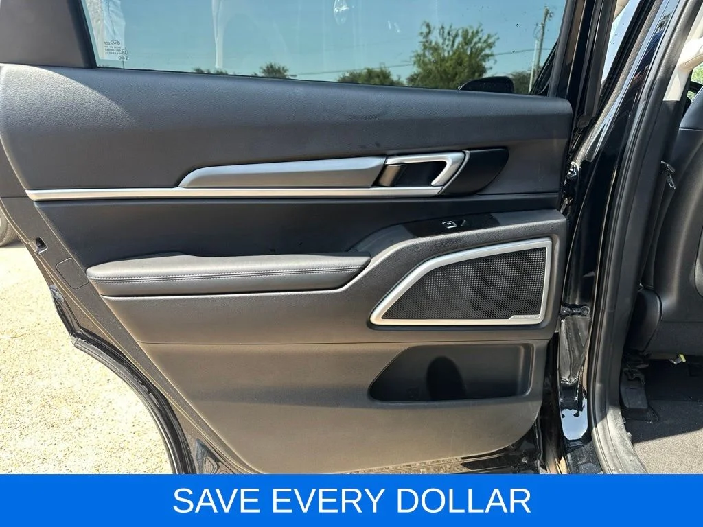 Used 2021 Black Kia S image 17
