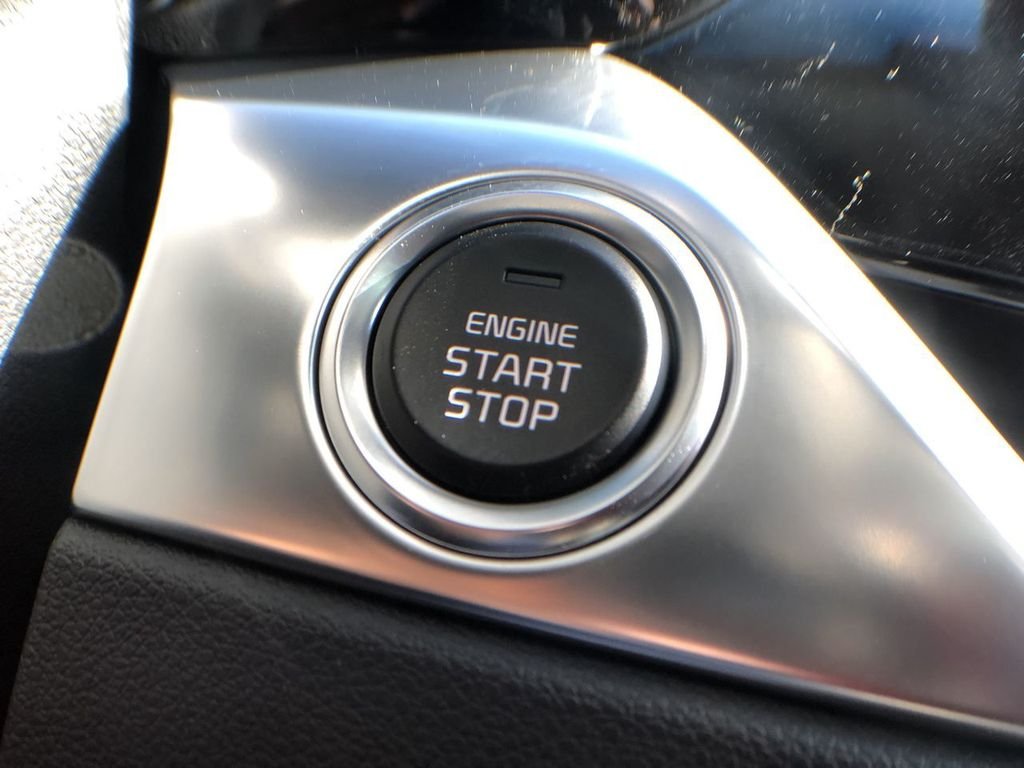 Used 2022 White Kia EX Premium image 38