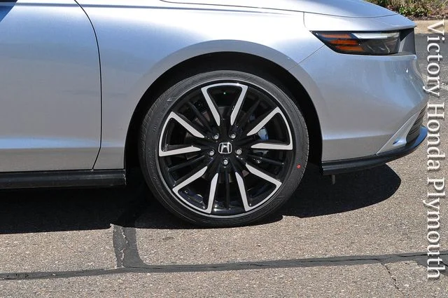 New 2026 Solar Silver Metallic Honda Touring image 5