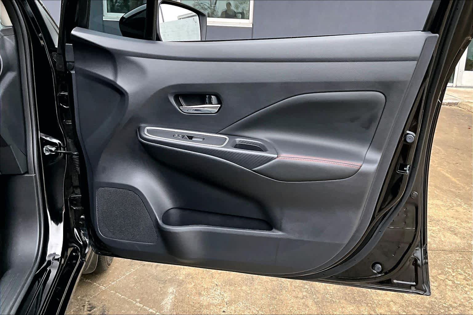 Used 2025 Super Black Nissan SR image 21