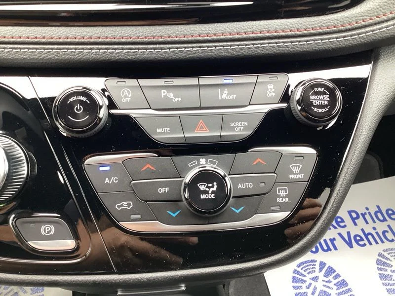 New 2027 Hydro Blue Pearl-Coat Exterior Paint Chrysler Select image 38