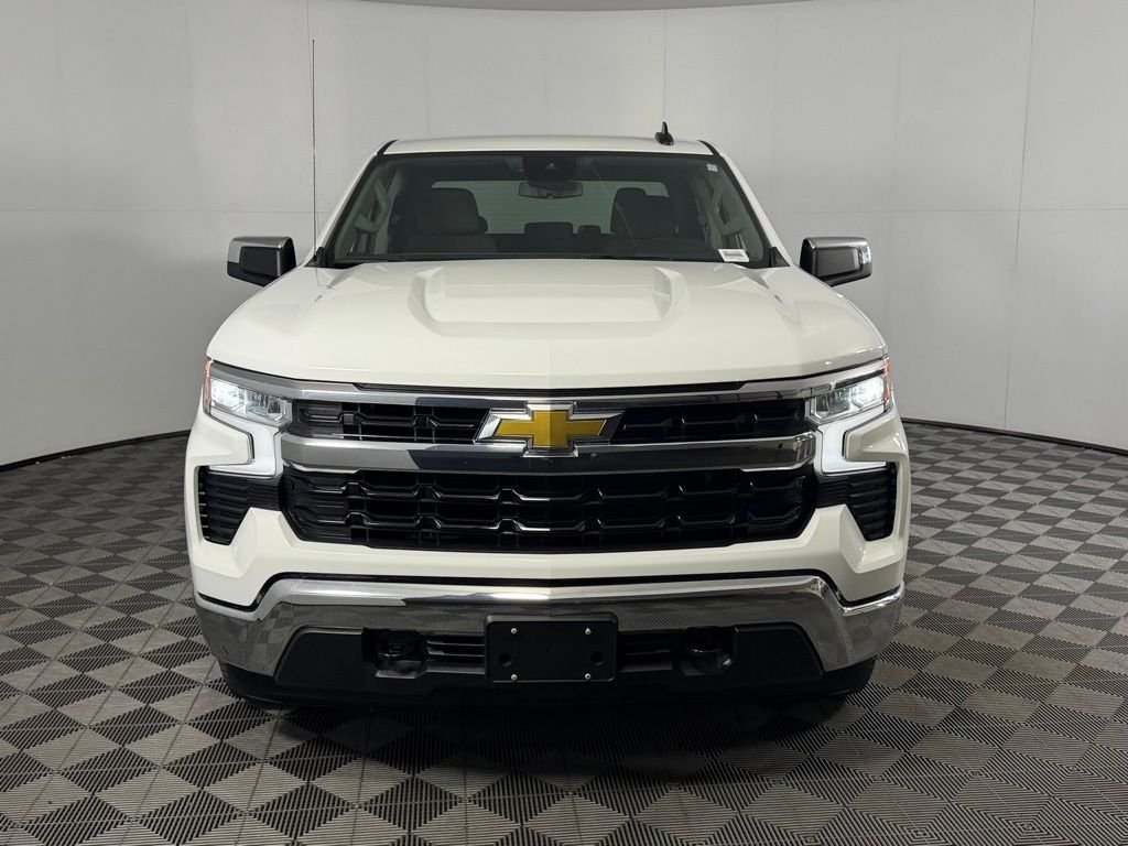 Used 2025 White Chevrolet LT image 11