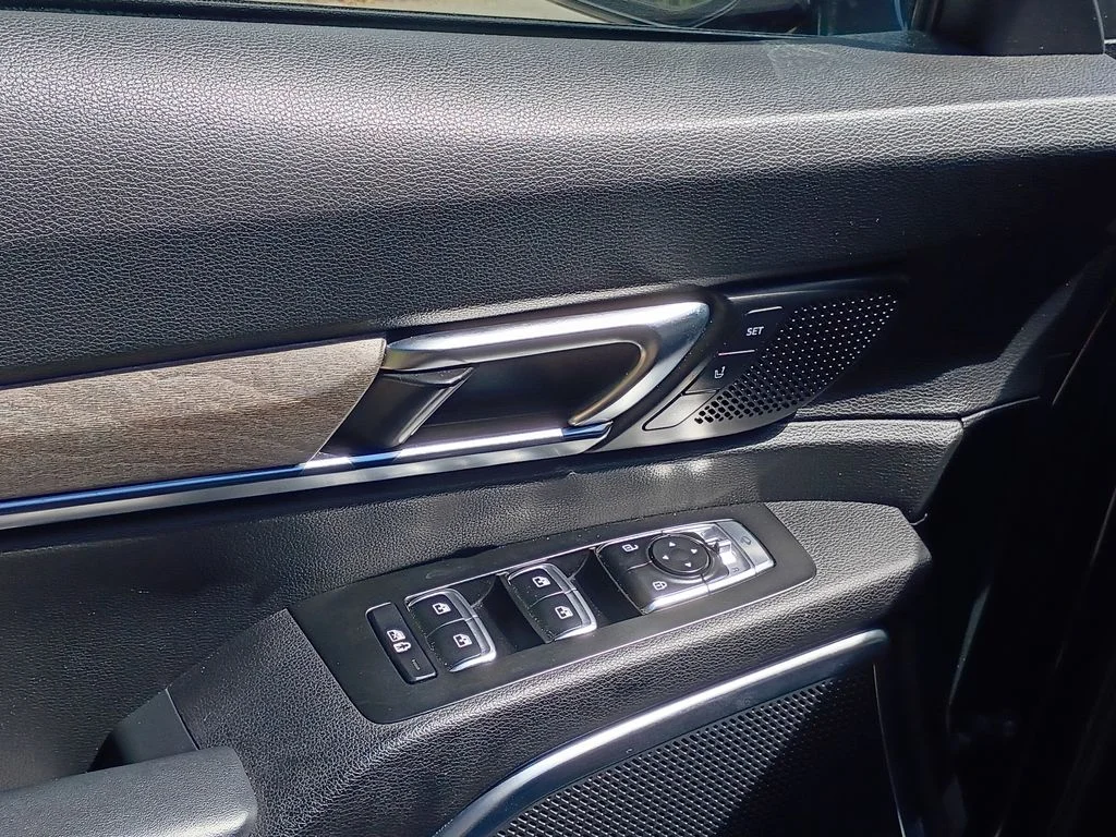 Used 2022  Kia SX image 13