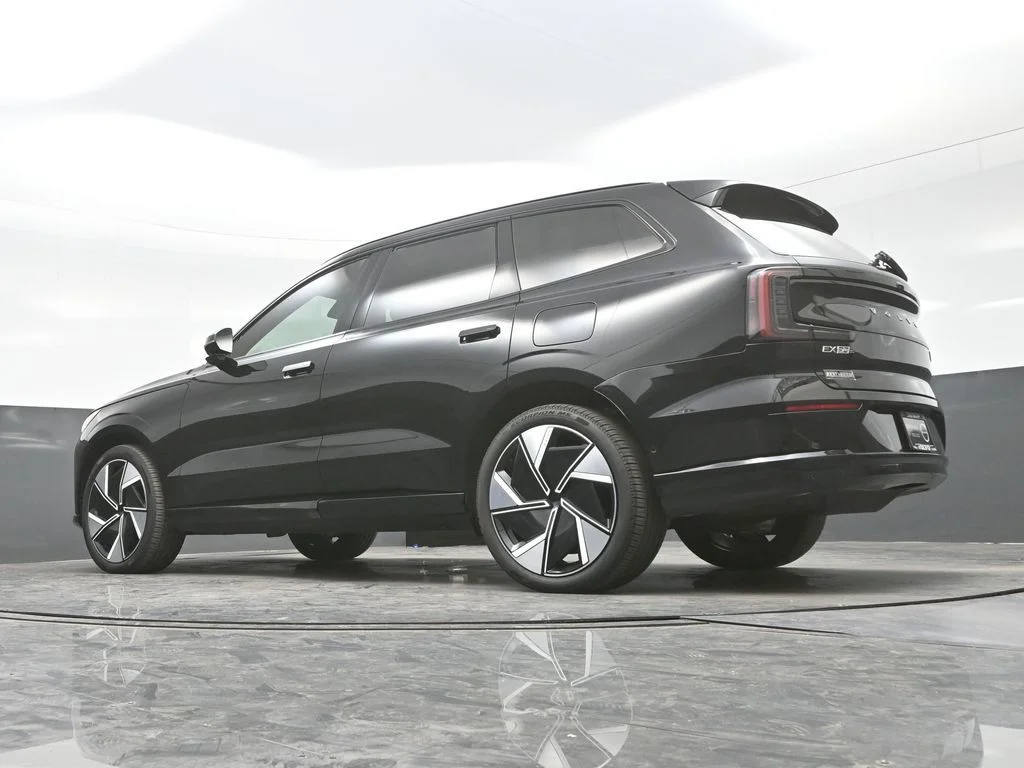 2025 Volvo EX90 Ultra - Photo 35