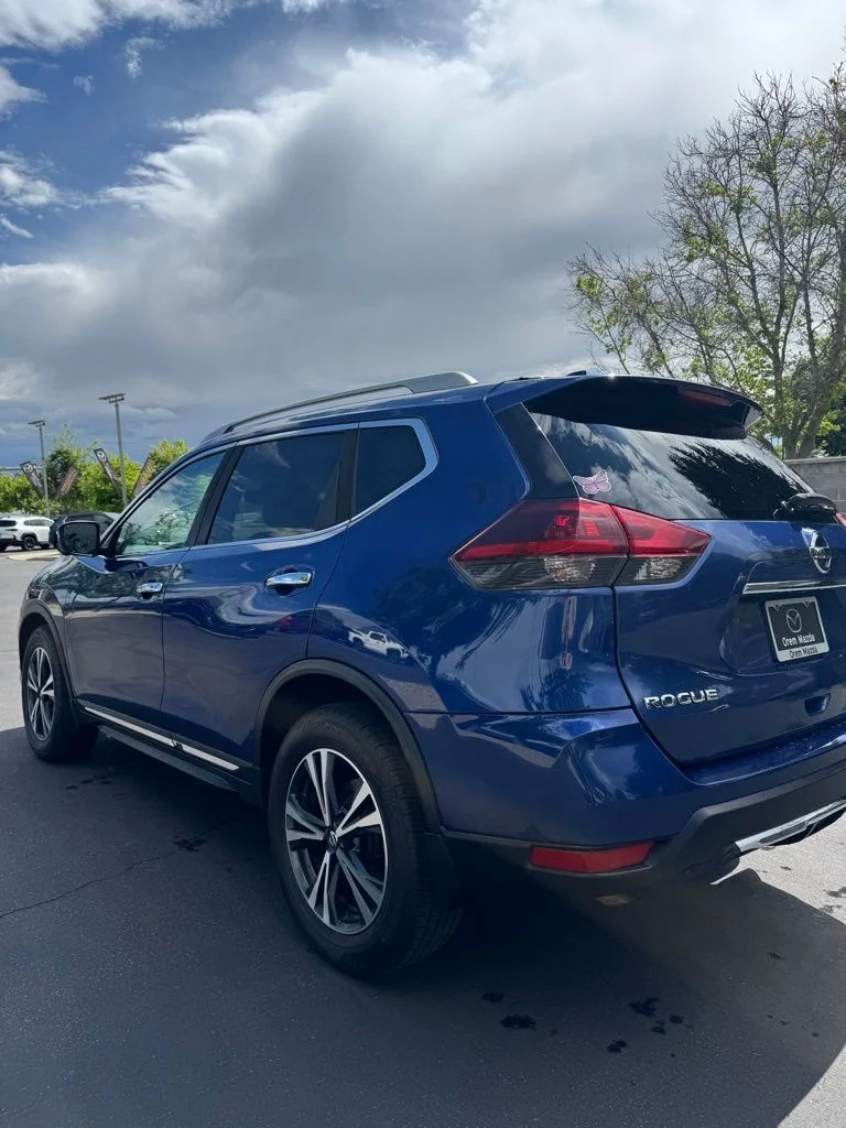 Used 2018 Blue Nissan SL image 6