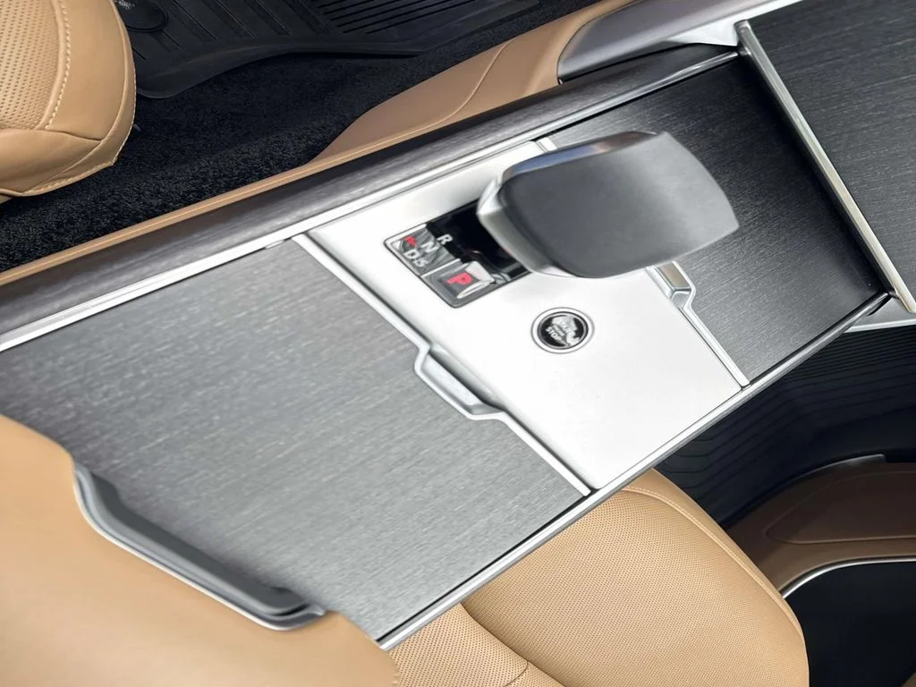 2025 Land Rover Range Rover SE - Photo 25