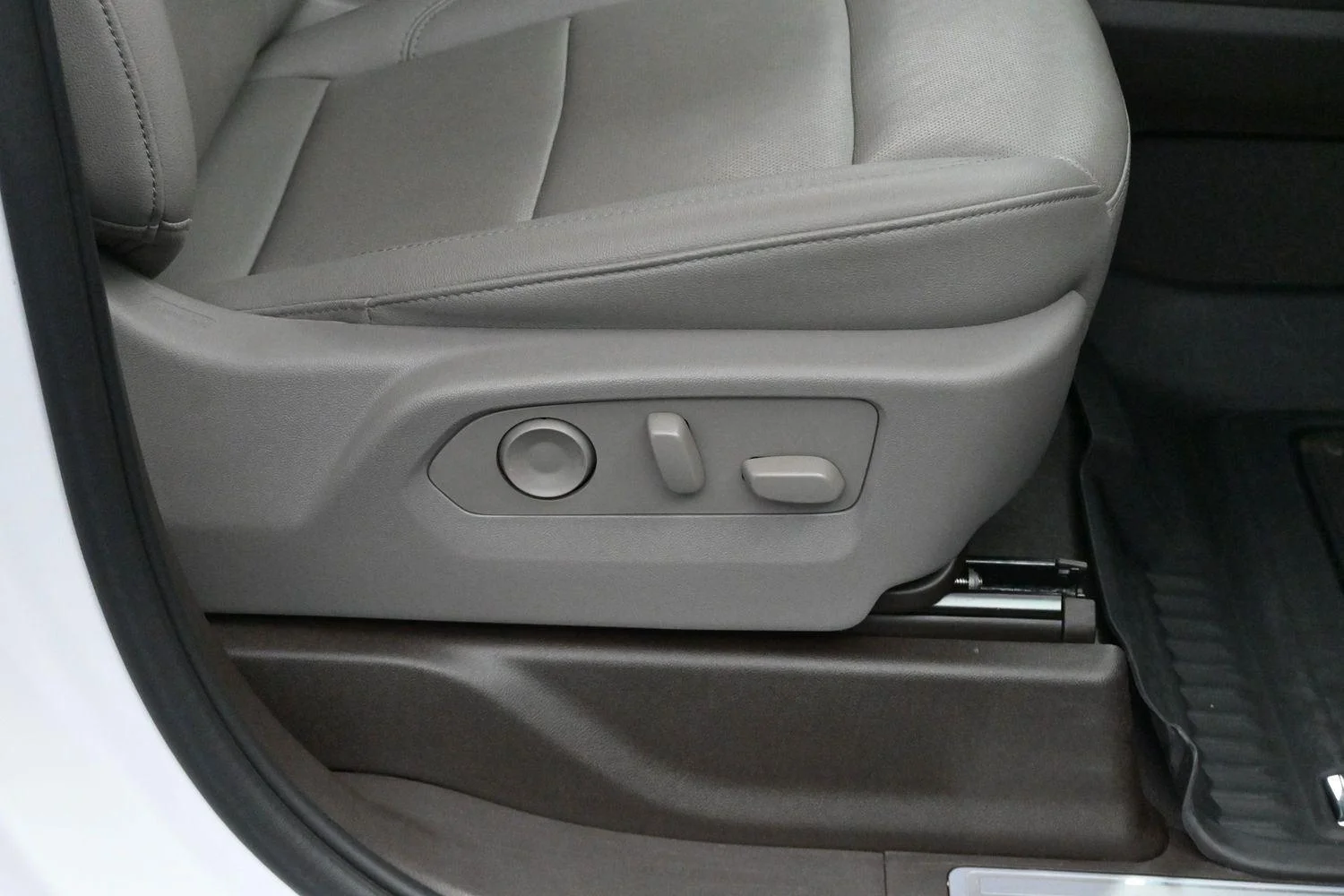 Used 2023 Summit White GMC SLT image 33