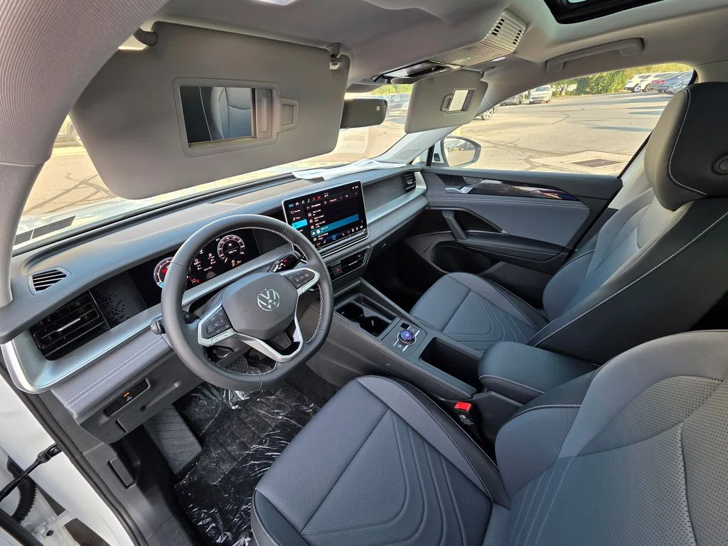 2026 Volkswagen Tiguan SE - Photo 17