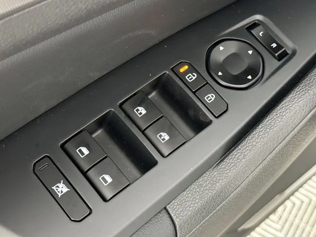 New 2026 Snow White Pearl Kia EX image 13
