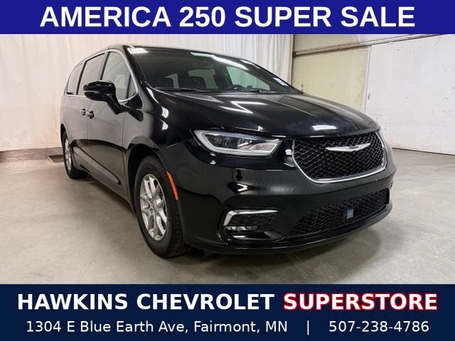 2025 Chrysler Pacifica Select's photo
