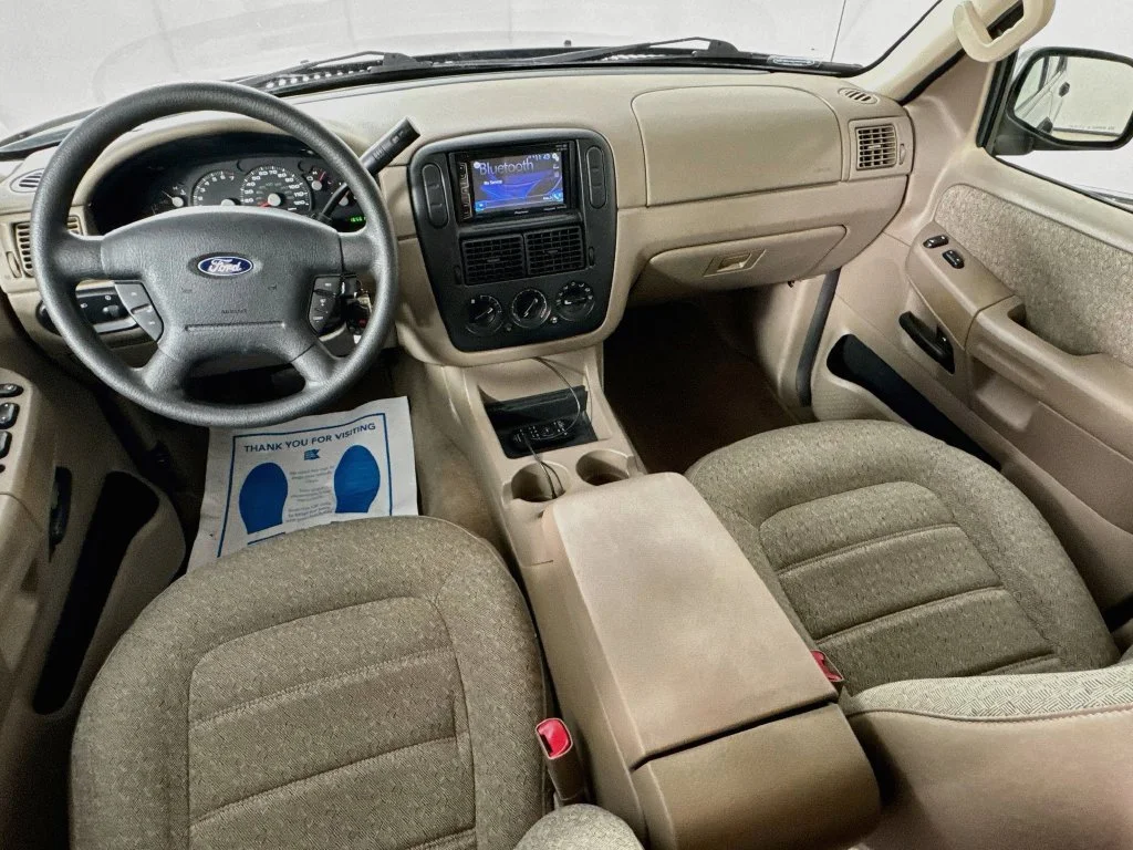 Used 2004 Pueblo Gold Clearcoat Metallic Ford XLS image 25