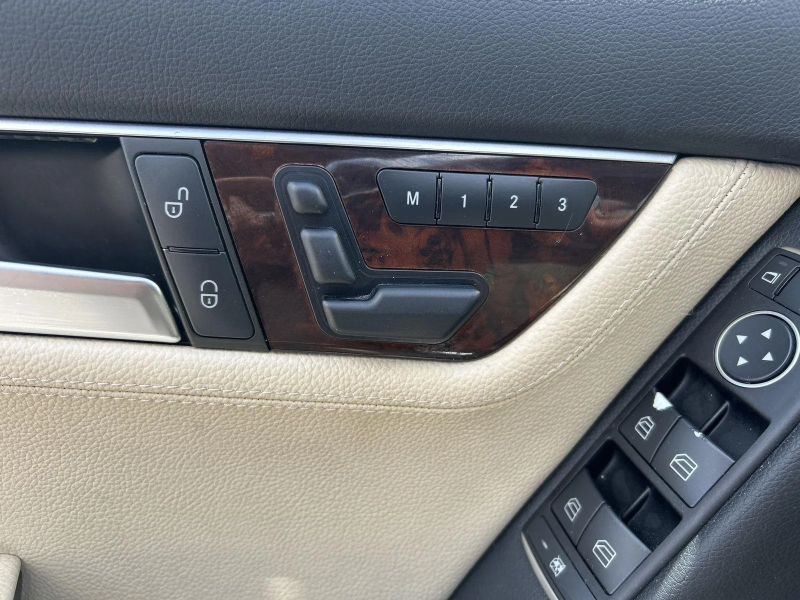 Used 2012  Mercedes-Benz C 300 Sport image 21