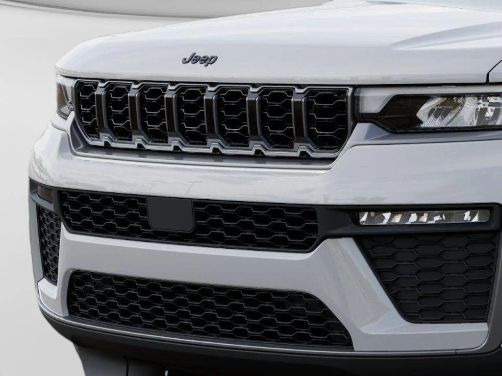 New 2026 Bright White Clear-Coat Exterior Paint Jeep Limited image 11
