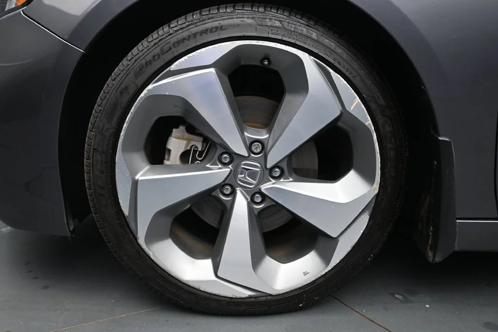 Used 2018 Modern Steel Metallic Honda Touring image 12