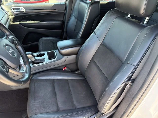 Used 2019 White Jeep Altitude image 19