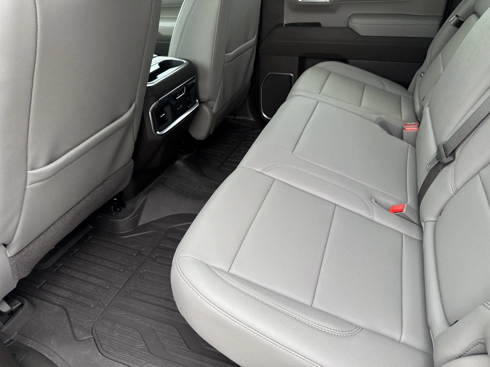 New 2026 Glacier White Tricoat GMC SLT image 31
