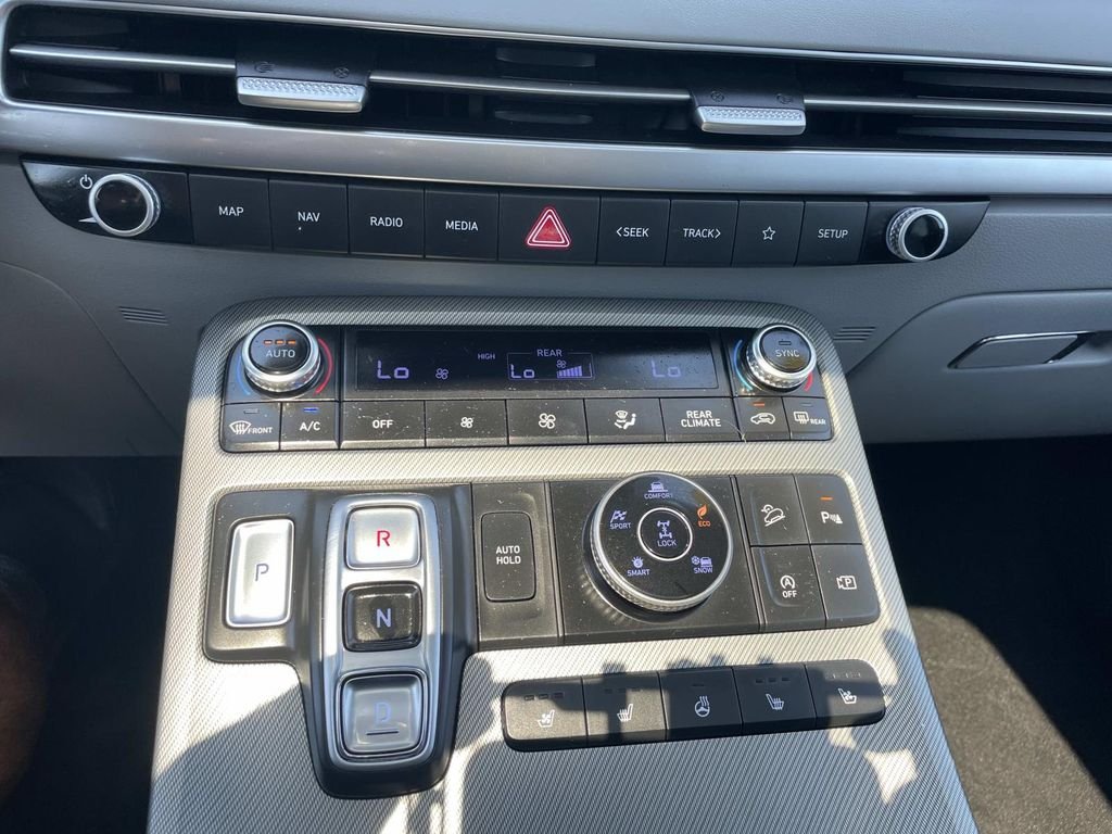 Used 2025 White Hyundai SEL Premium image 24