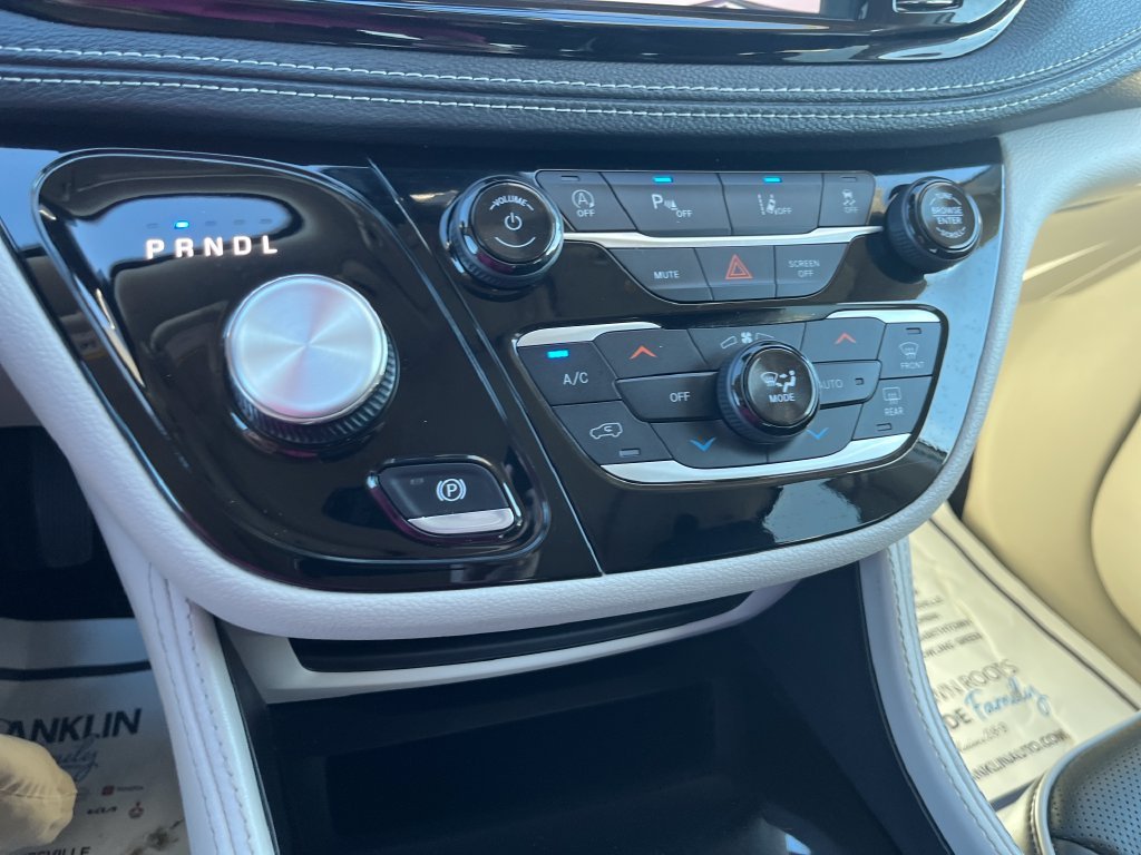Used 2024 White Chrysler Limited image 20