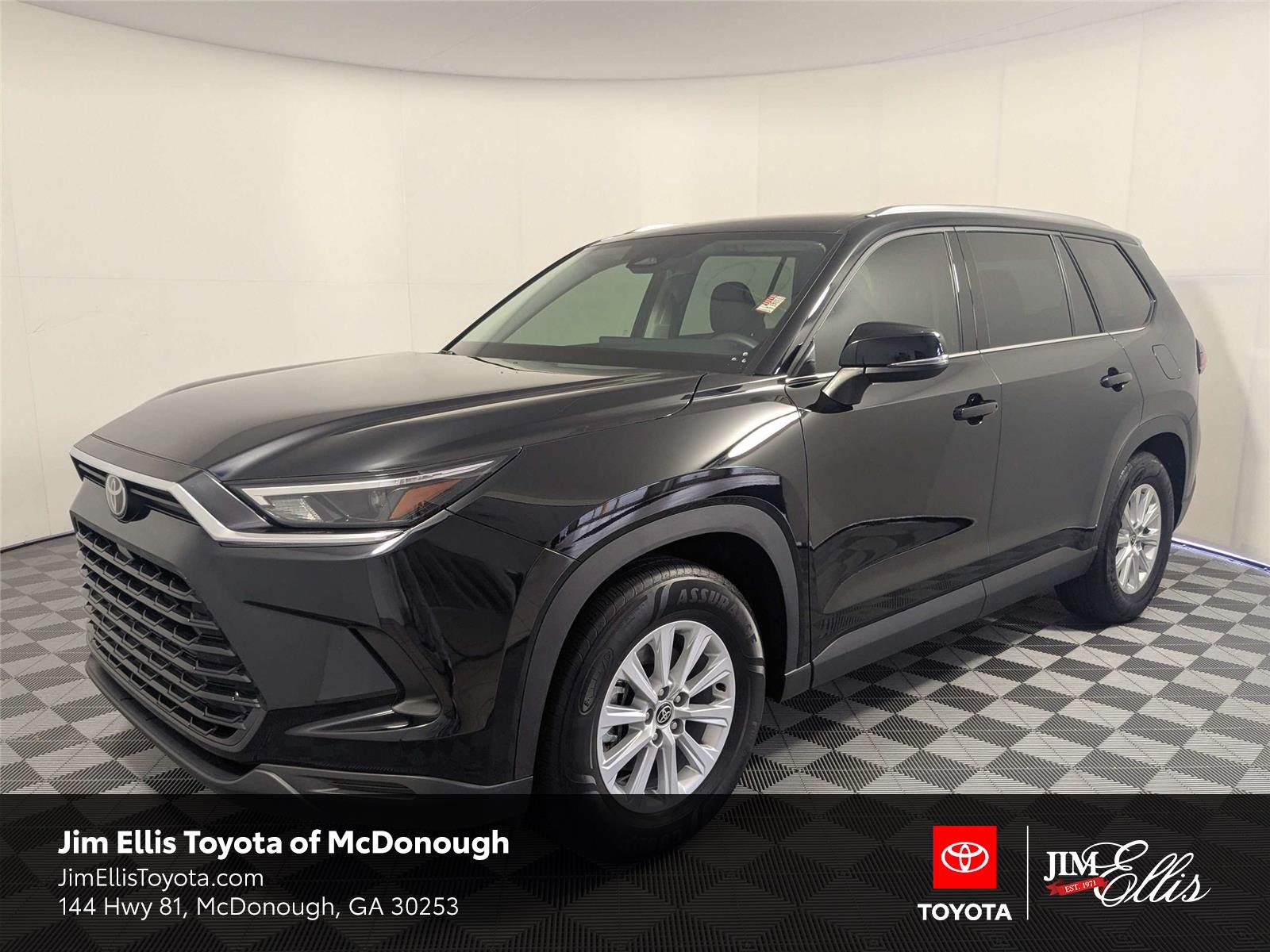 Used 2025 Midnight Black Metallic Toyota XLE image 1