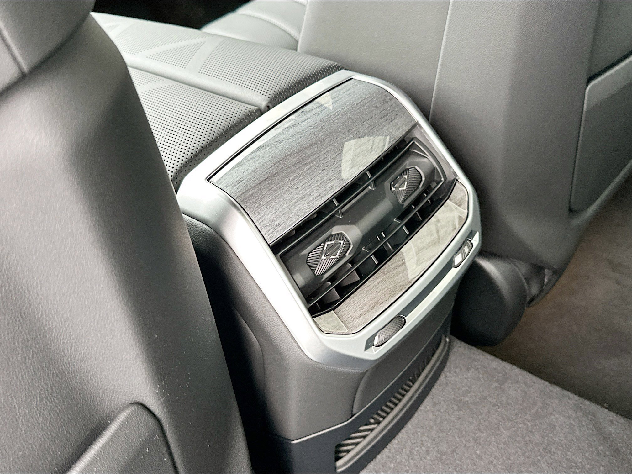 2025 BMW i7 50 - Photo 21