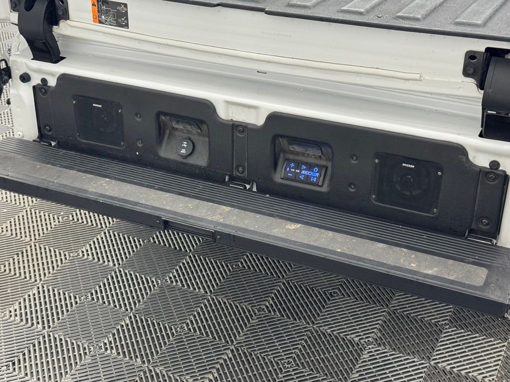 Used 2022 White Frost Tricoat GMC Denali image 9
