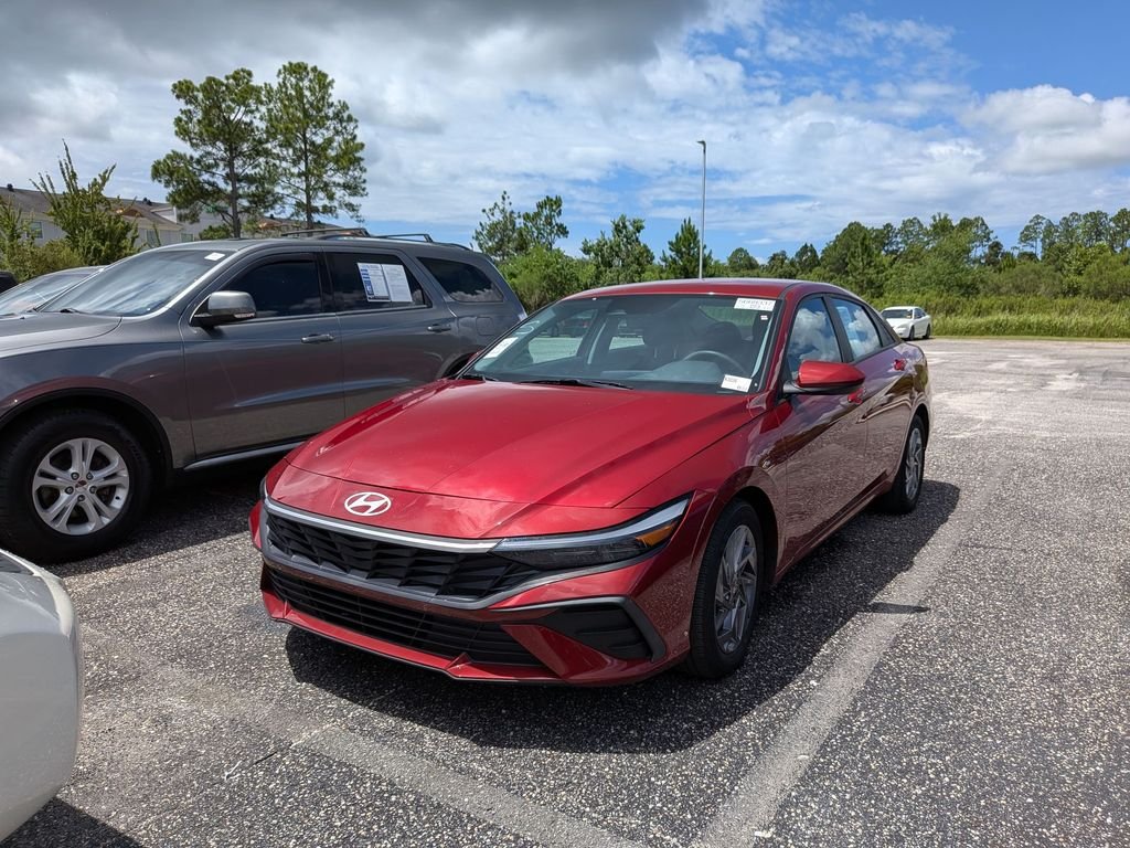 Used 2024 Red Hyundai SEL image 1