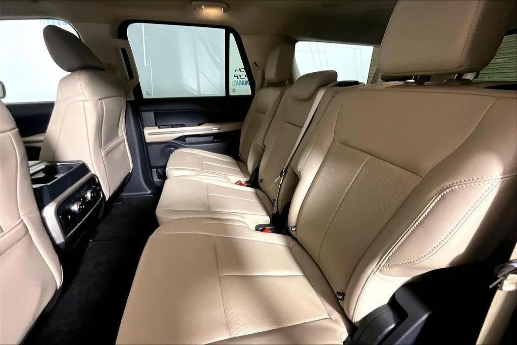 Used 2023 White Metallic Ford XLT image 21