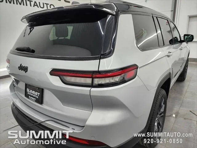 New 2025 Silver Zynith Exterior Paint Jeep Limited image 36