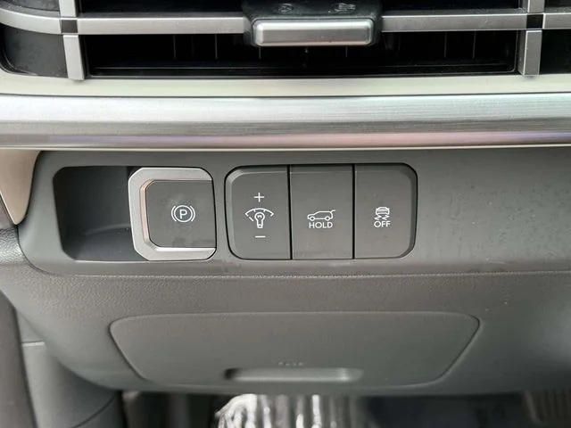 Used 2024 White Hyundai Calligraphy image 31
