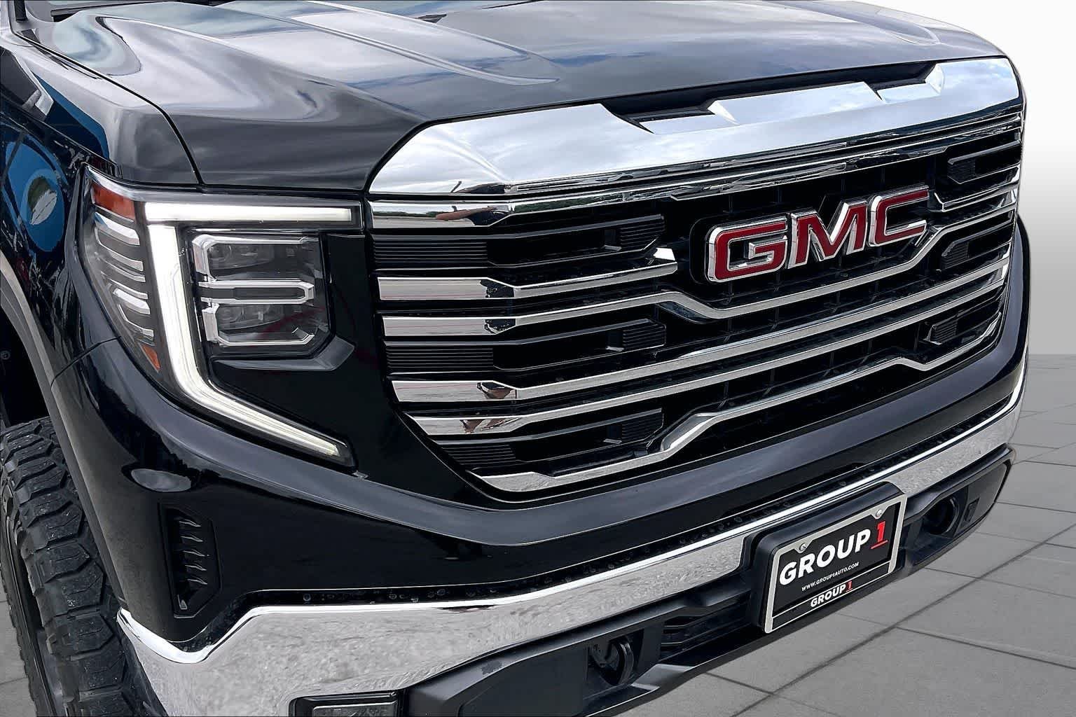 Used 2023 Onyx Black GMC SLT image 31