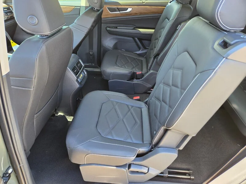 New 2026 Green Volkswagen 2.0T SE w/Technology image 7