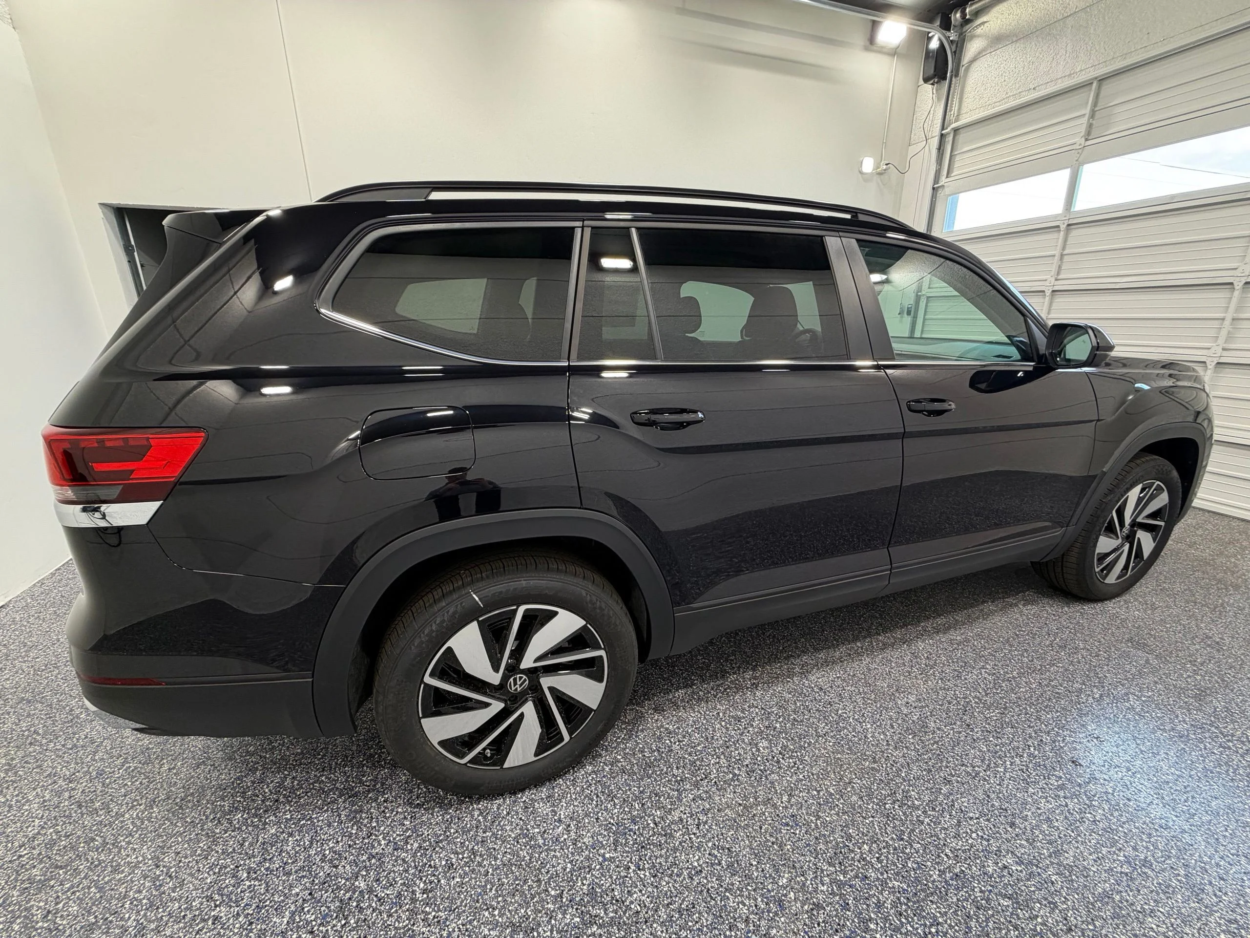 New 2026 Black Volkswagen 2.0T SE w/Technology image 7