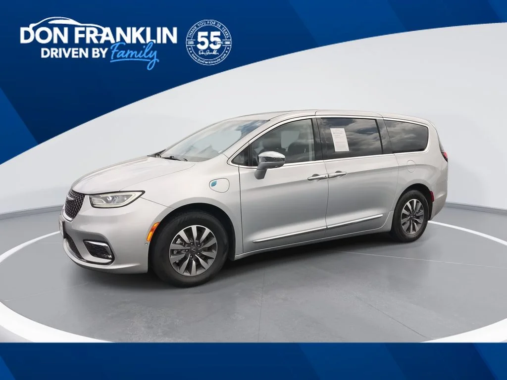 2022 Chrysler Pacifica Hybrid Limited Hybrid's photo