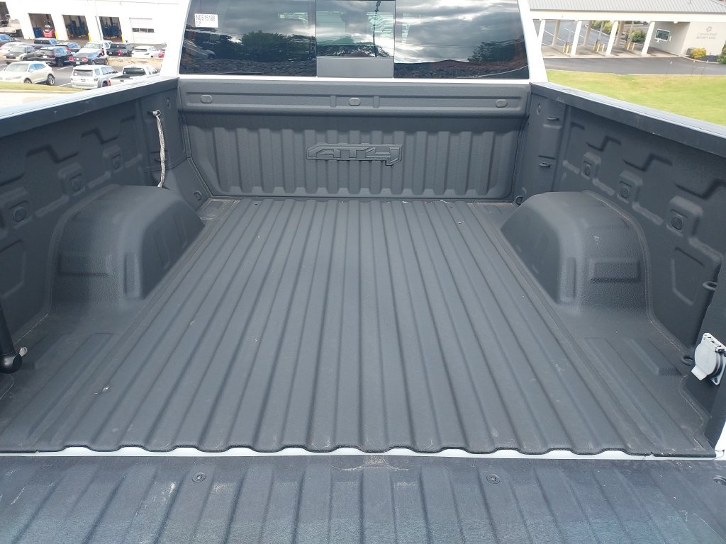 Used 2022 White GMC AT4 image 9