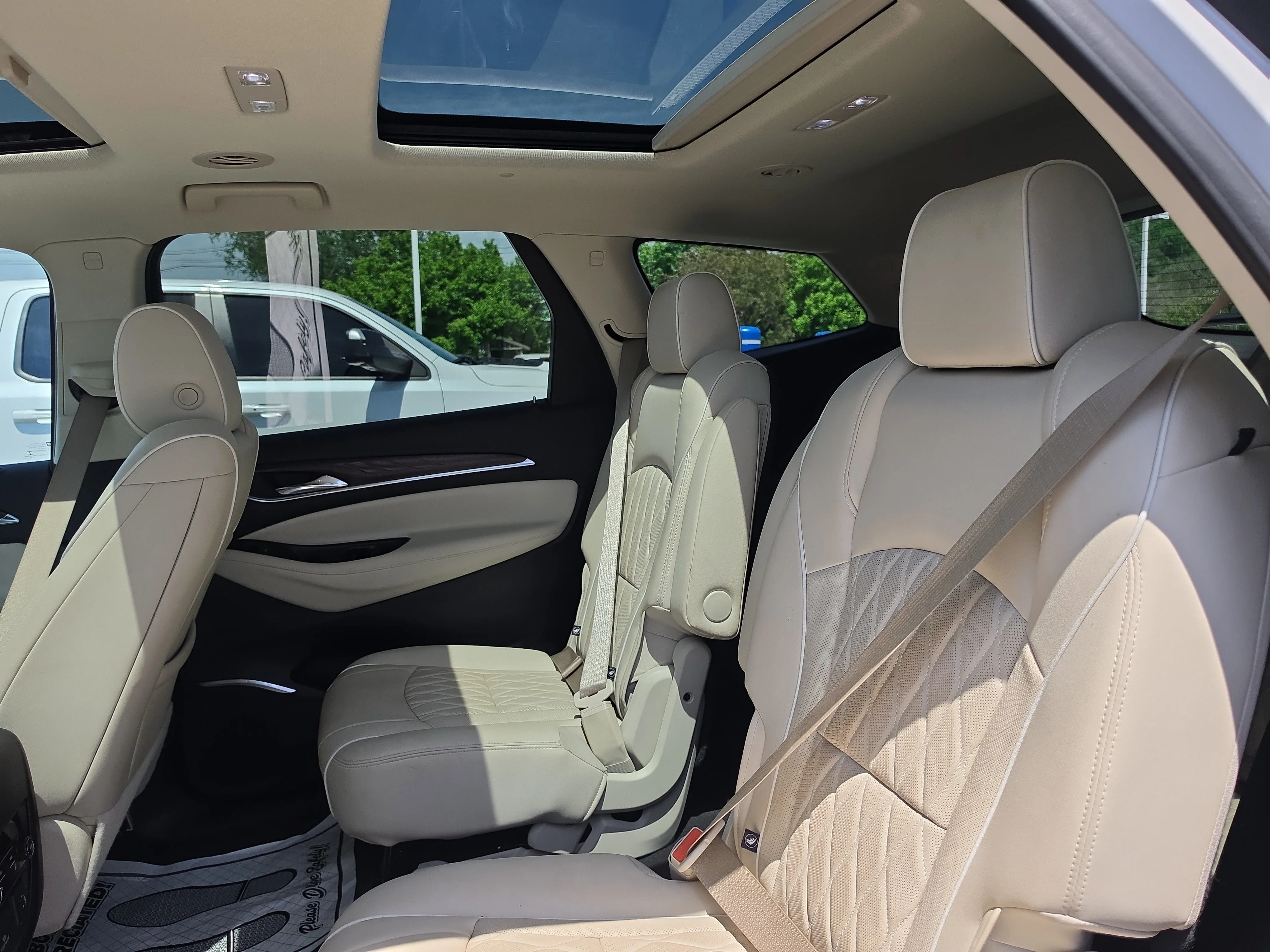Used 2023 White Frost Tricoat Buick Avenir image 14