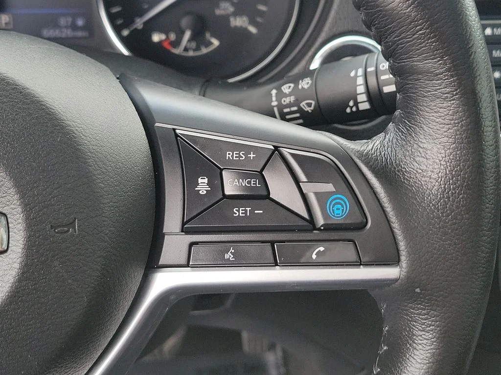 Used 2018 Black Nissan SL image 26