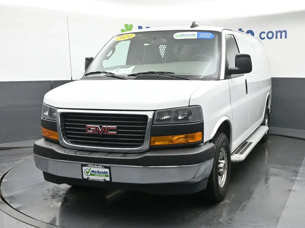 Used 2024 White GMC Work Van image 19