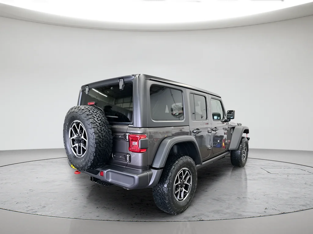 New 2026 Granite Crystal Metallic Clear-Coat Exterior Paint Jeep Rubicon image 5