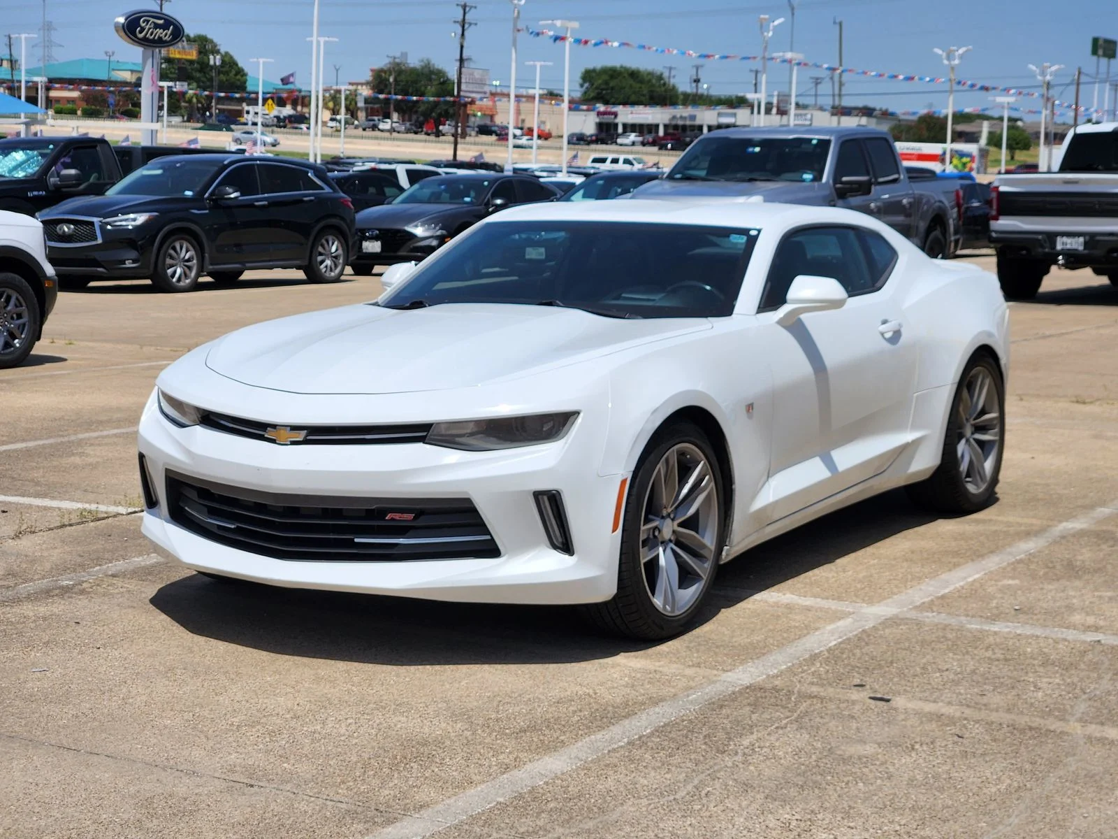 Used 2017 White Chevrolet 2LT image 3