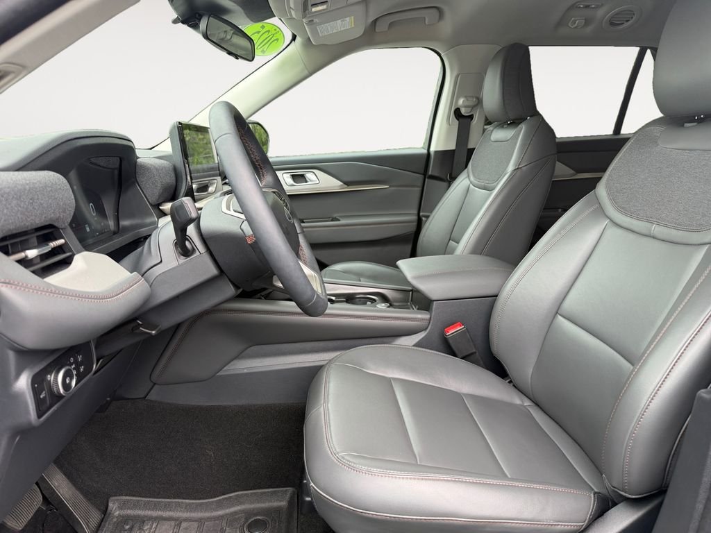 Used 2025 Silver Ford Active image 9