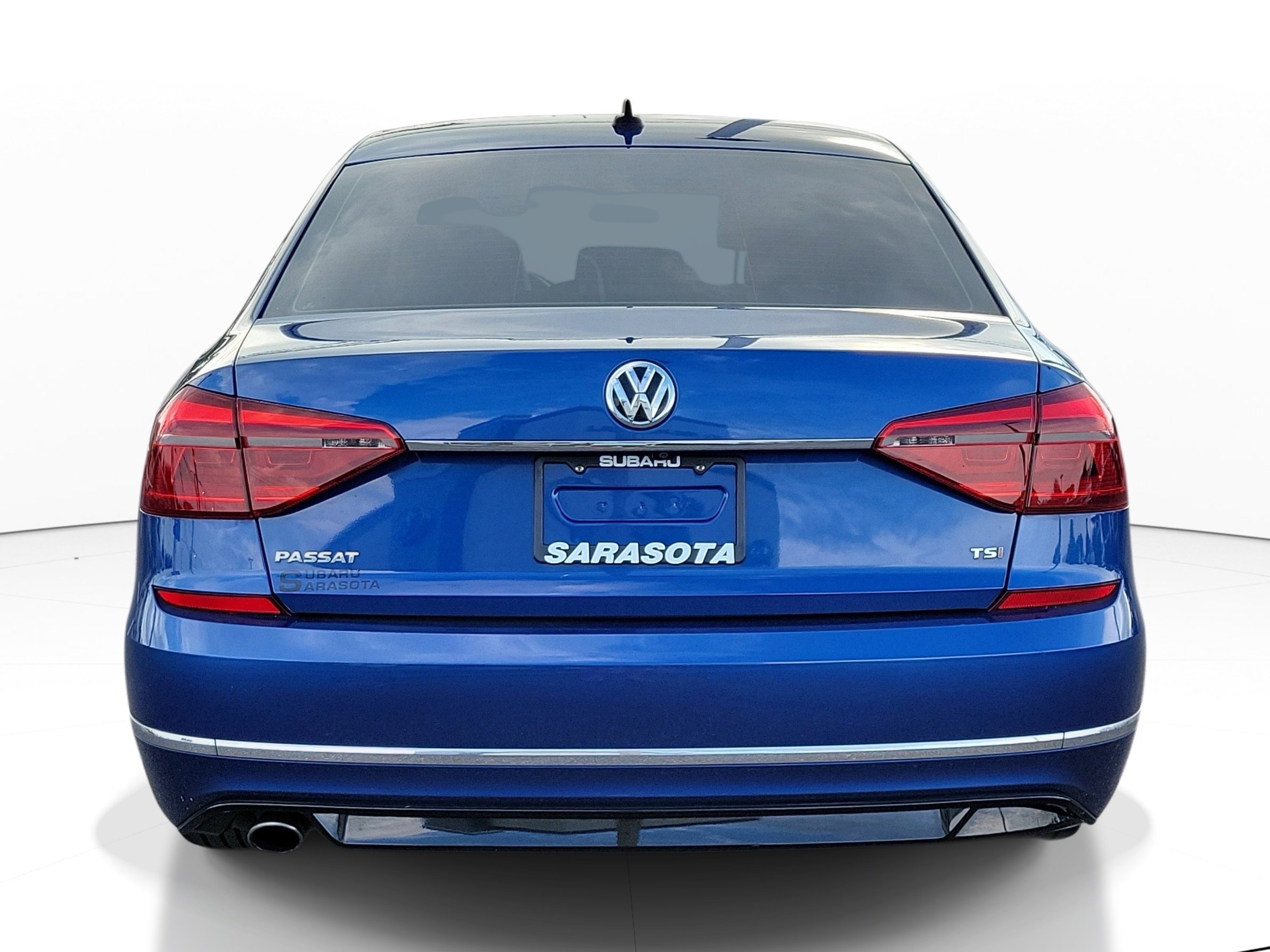 Used 2017 Reef Blue Metallic Volkswagen R-Line w/Comfort Pkg image 4