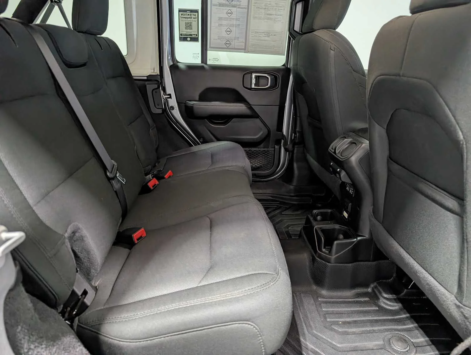 Used 2020 Billet Silver Metallic Clearcoat Jeep Sahara image 41