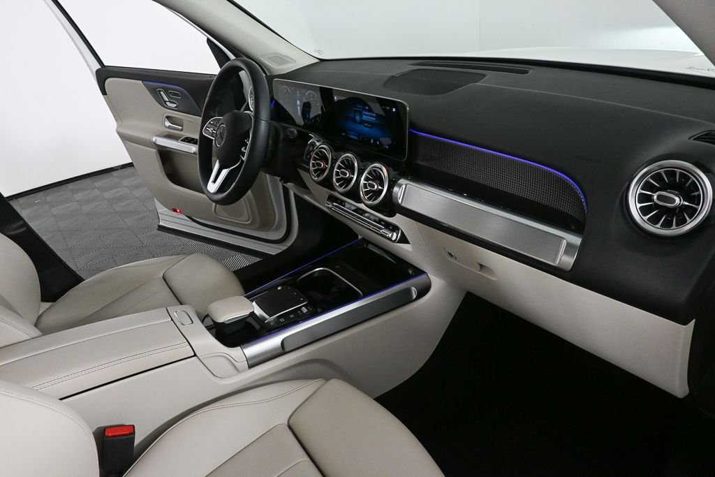 Used 2021  Mercedes-Benz GLB 250 image 24
